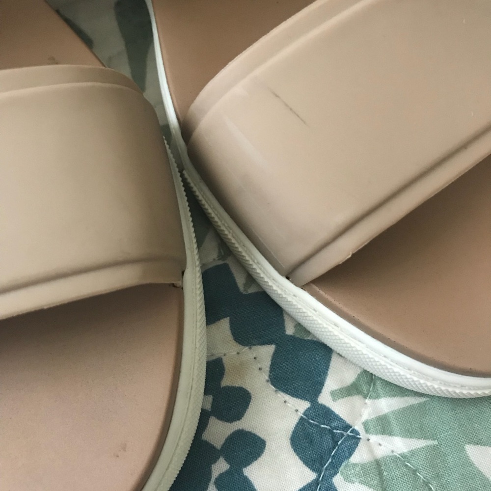 VINCE waterproof platform sandals! - Picture 3 of 4